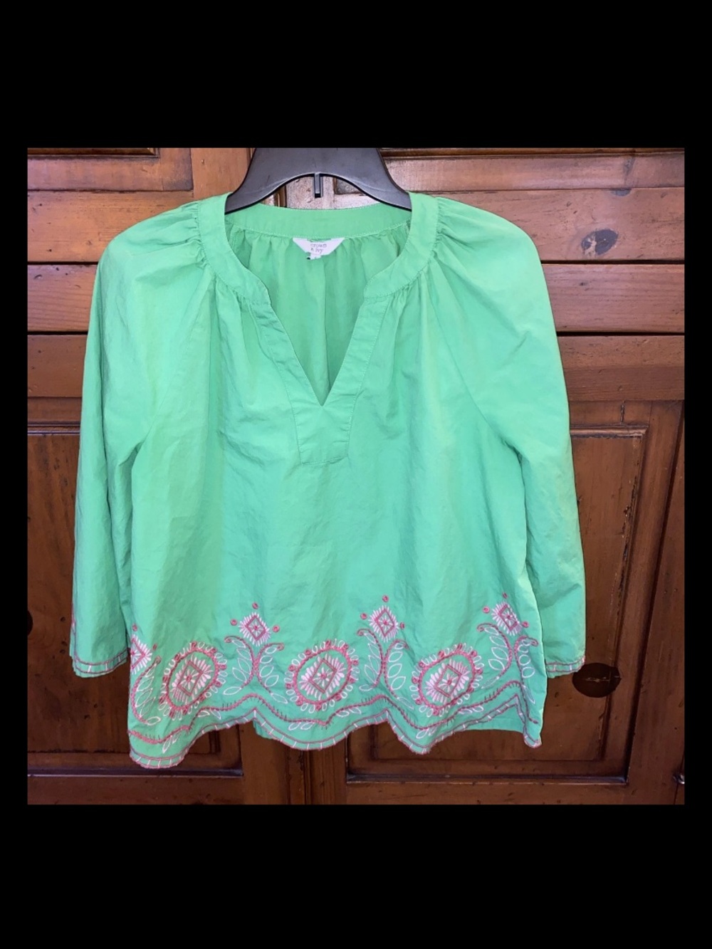 Crown & Ivy Top Green Pink Embroidery 3/4 Sleeve Boho Coastal Preppy SMALL